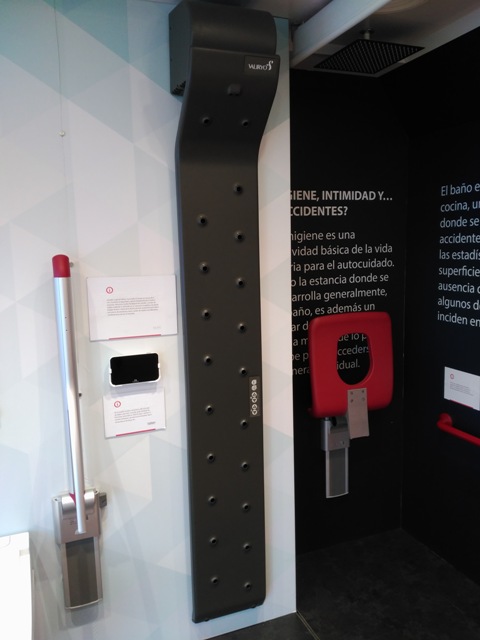 Secador de cuerpo entero. Muestra accesibilidad Bilbao. Foto: Arpel Buro